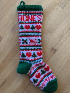 Learn to Knit a Christmas Stocking - v e r y p i n k . c o m - knitting  patterns and video tutorials